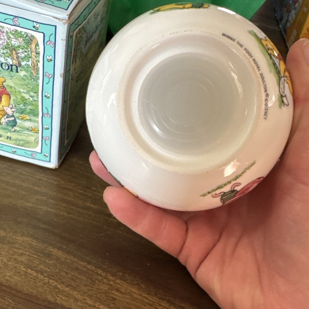 Royal Doulton Winnie the Pooh Disney "Isn't It Funny" Money Ball Piggy Bank - Picture 6 of 8